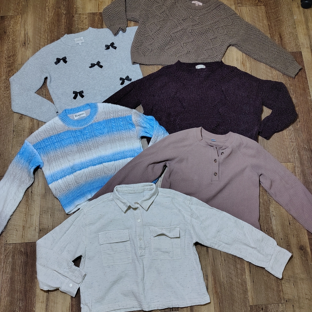 Women’s/Junior's Lot Of 5  cropped sweaters Size Small T381